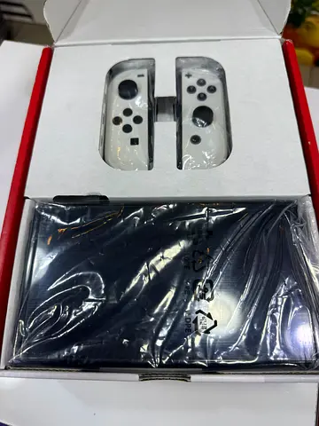 Nintendo Switch console with white Joy-Con controllers (boxed)