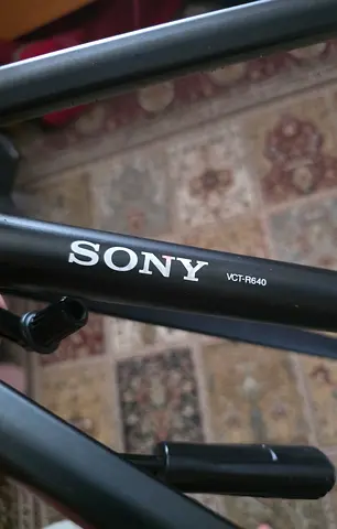Sony VCT-R640 Tripod - Lightweight Camera Tripod. Light Use. AED 95 Only!