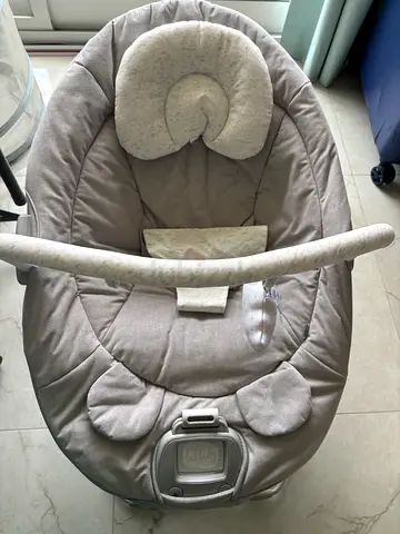Light grey electric baby rocker/bouncer in good condition