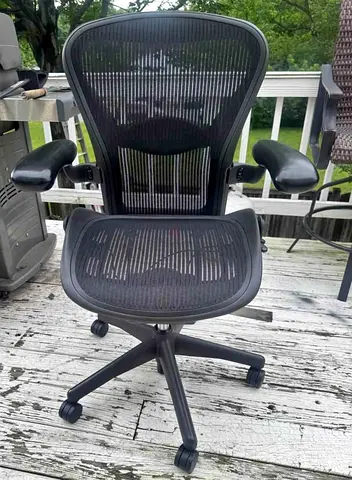 For selling Herman Miller Areon chair size B size and C available