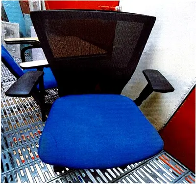 Ergonomic Mesh Office Chair with Blue Seat — Good Condition