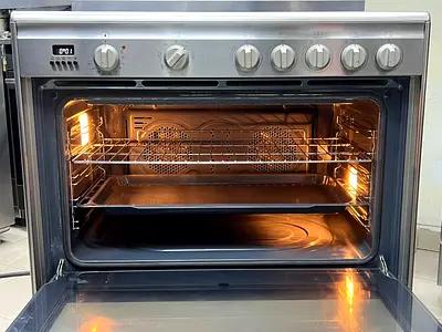 Smeg 5 hubs ceramic electric cooker for sale