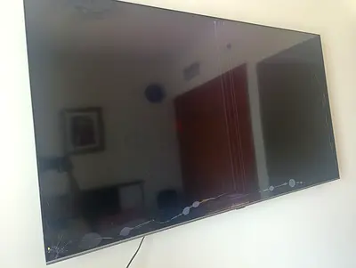 Screen broken TV Samsung 65 QLED