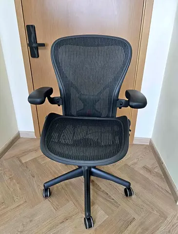 Selling herman miller Aeron chair.good chair for long time working