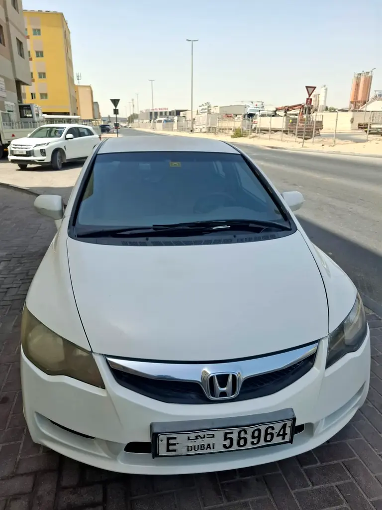 Honda Civic 2010 — photo 1 of 3