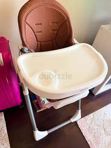 Comfortable adjustable baby high chair with tray - good condition