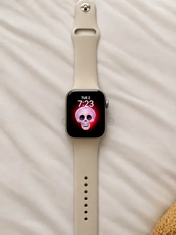 Apple Watch SE 2nd Gen 40mm GPS only battery health 90% original box available  charger