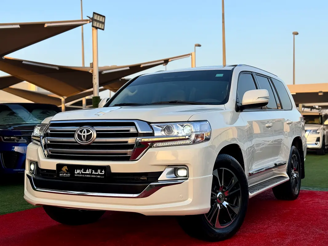 Toyota Land Cruiser 2020 — photo 1 of 19