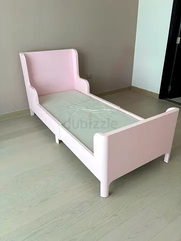 Extendable childrens bed