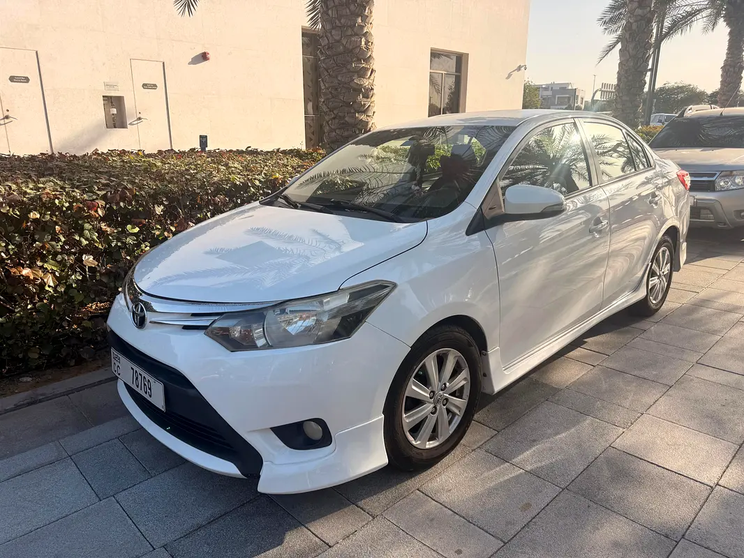 Toyota Yaris 2016 — photo 1 of 11
