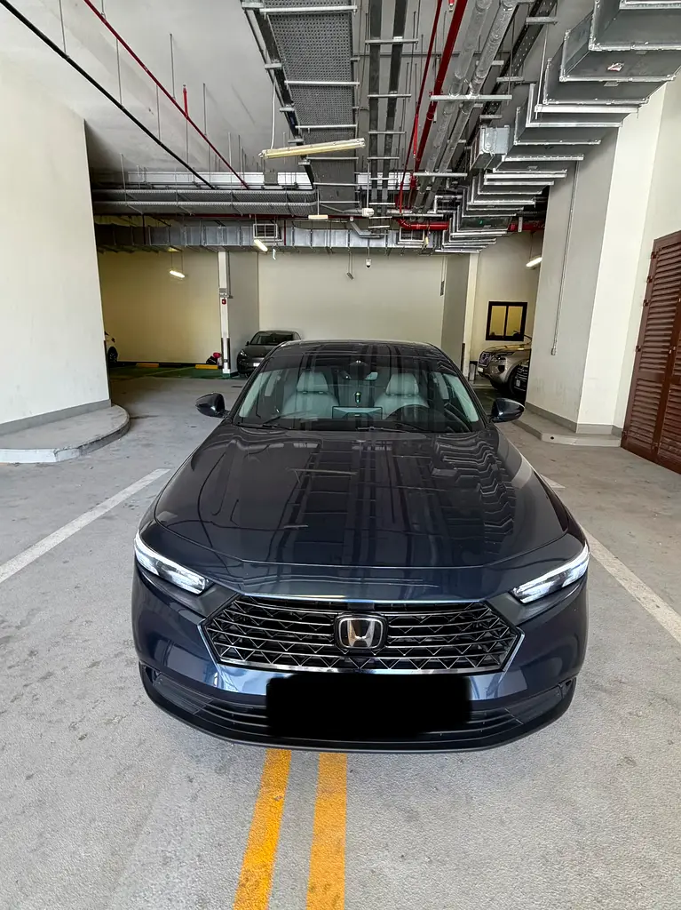 Honda Accord 2023 — photo 1 of 4