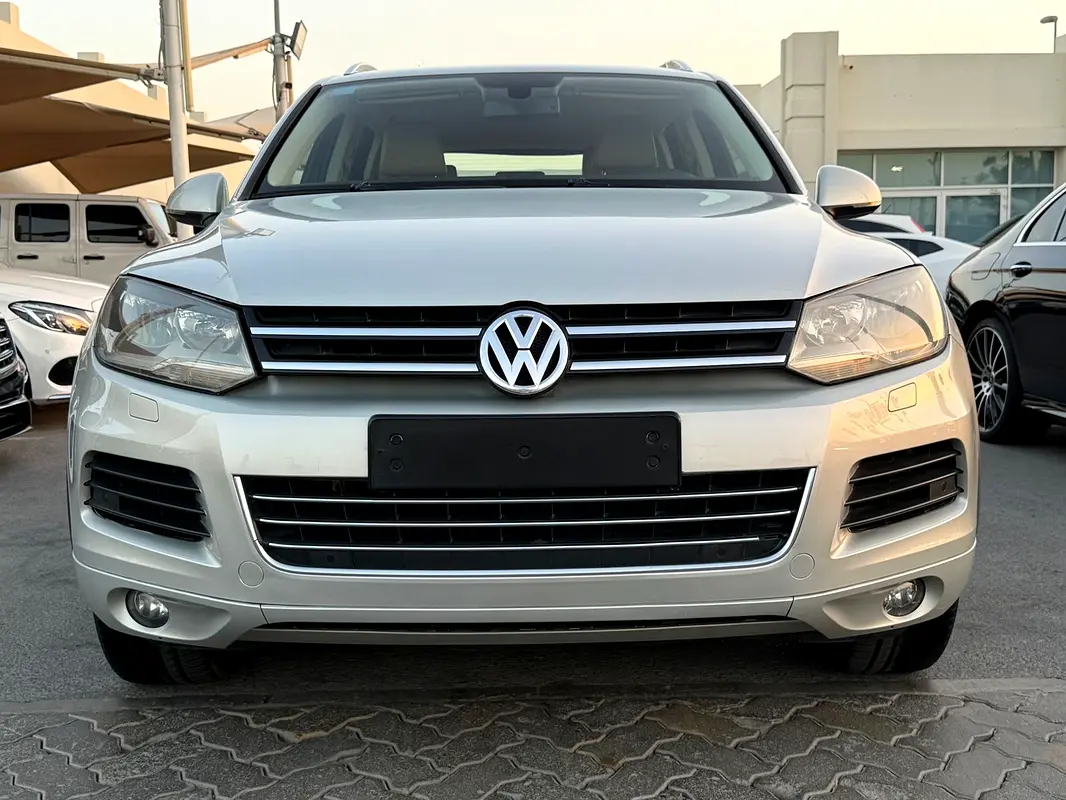 Volkswagen Touareg 2013 — photo 1 of 20