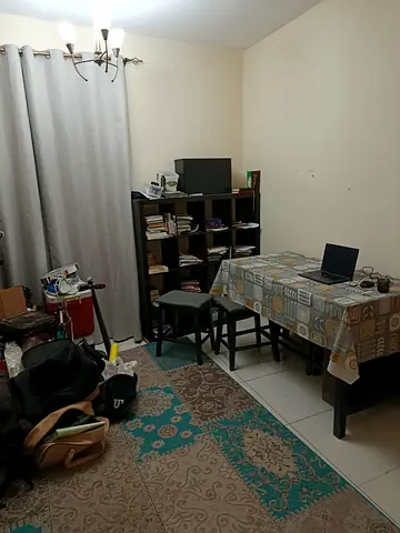 Dinning set with 4 chairs only 150 drhs