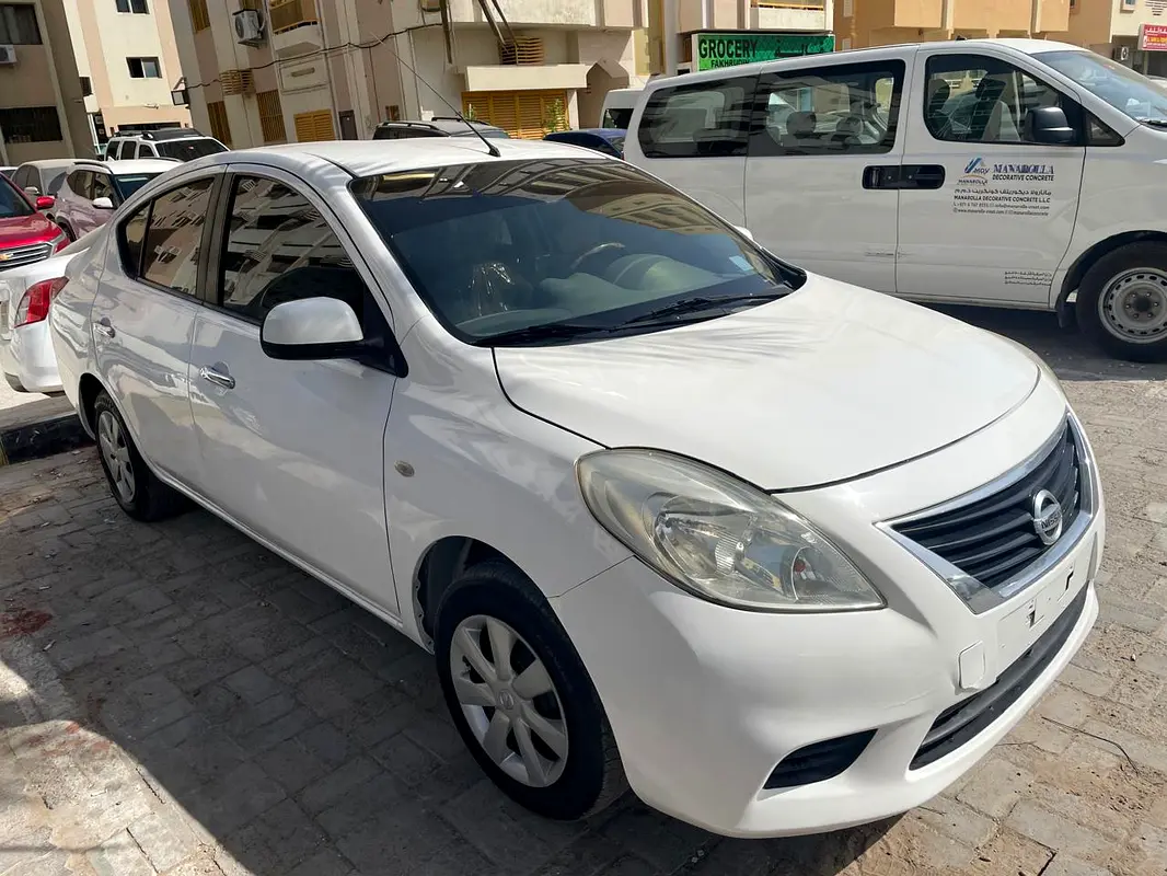 Nissan Sunny 2013 — photo 1 of 10