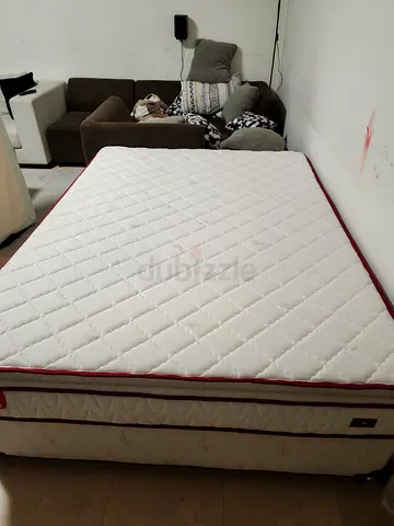 Queen size mattress and base - good condition
