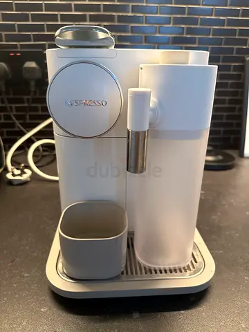 Nespresso Gran Lattissima Coffee Machine by DeLonghi (White) + descaling solution
