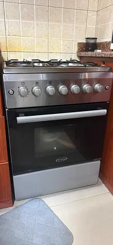 Used freestanding gas cooker with oven - good working condition