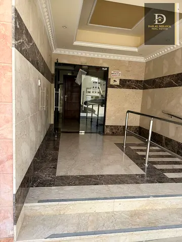 للبيع فى الشارقة منطقة مويلح التجارية   بناية تجارية   ارضي + 3 طوابق  مساحتها 2500 قدم مربع  زاوية على شارعين 18 متر و 18 متر
