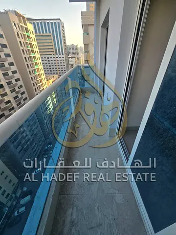 غرفة وصالة فاخرة في التعاون — بلكونة كبيرة وباركن مجاني