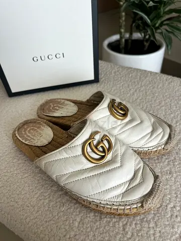 Gucci white leather espadrille slip-ons with box - size 34