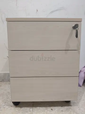 Light wood 3-drawer mobile filing cabinet with lock