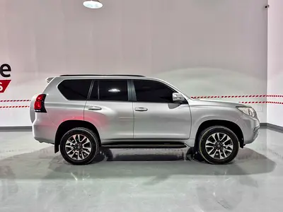 2023 Toyota PRADO photo 4