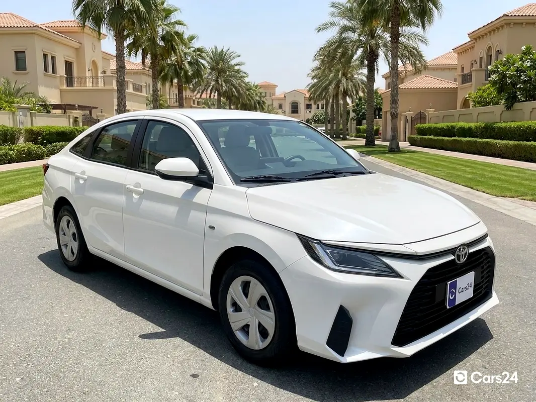 Toyota Yaris 2023 — photo 1 of 13