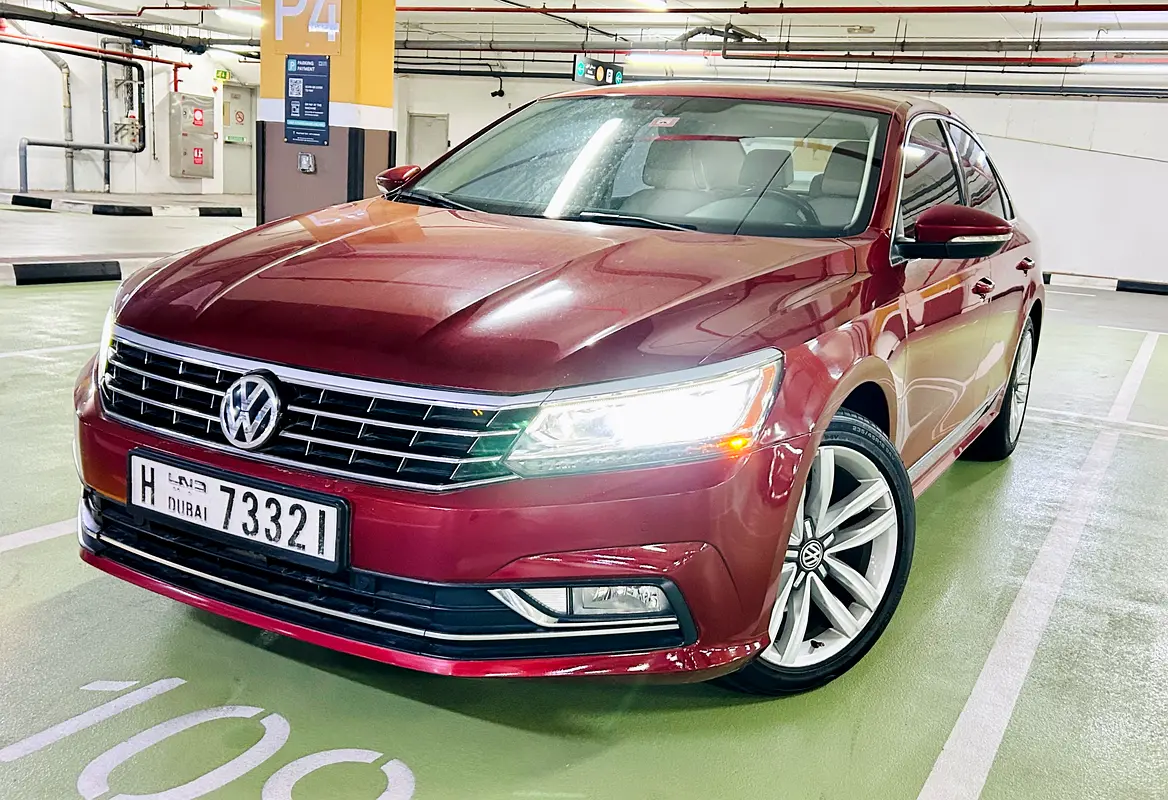 Volkswagen Passat 2017 — photo 1 of 17
