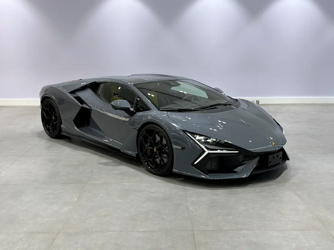 Lamborghini Revuelto 2025 — photo 1 of 8