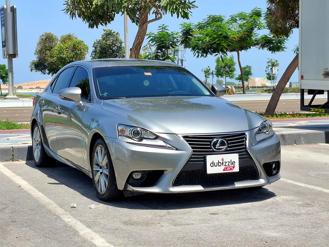 Lexus IS-Series 2016 — photo 1 of 15