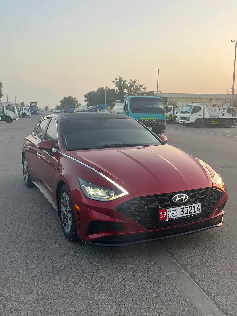Hyundai Sonata 2023 — photo 1 of 9