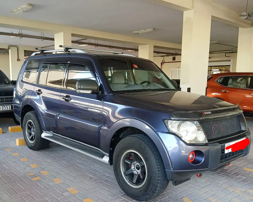 Mitsubishi Pajero 2009 — photo 1 of 20