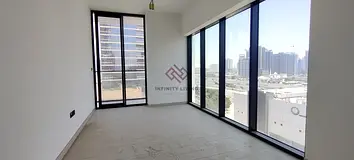 Distress Deal /High Floor / Prime Location