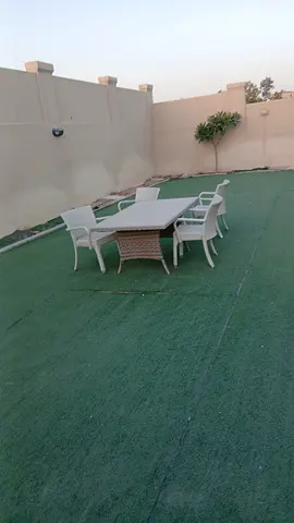 Outdoor dining table with 6 chairs - used, good condition
