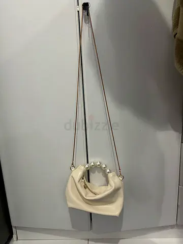 Cream mini shoulder bag with pearl handle and chain strap