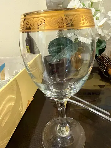 Large decorative gold-rimmed wine glass 6 pcs