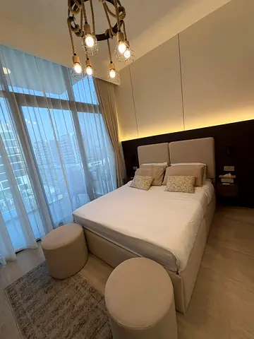 ELEGANT FULLY FURNISHED MASTER BEDROOM NEAR CORNISH