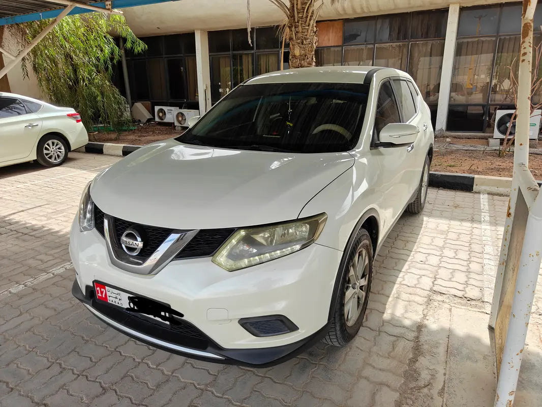 Nissan X-Trail 2015 — photo 1 of 7