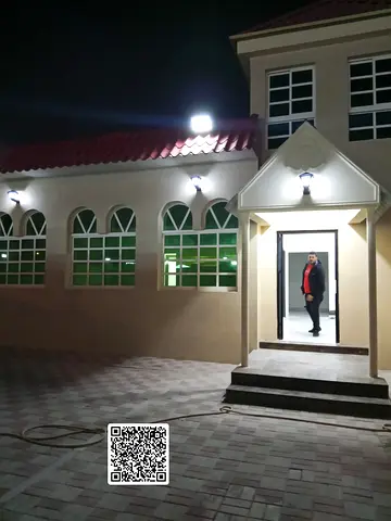 **فيلا فاخرة للإيجار أو البيع في القادسية، الشارقة | 4 غرف نوم، مجلس، غرفة خادمة وسائق | حديقة خاصة | موقع هادئ ومميز | إيجار 100 ألف / بيع 1.25 مليون