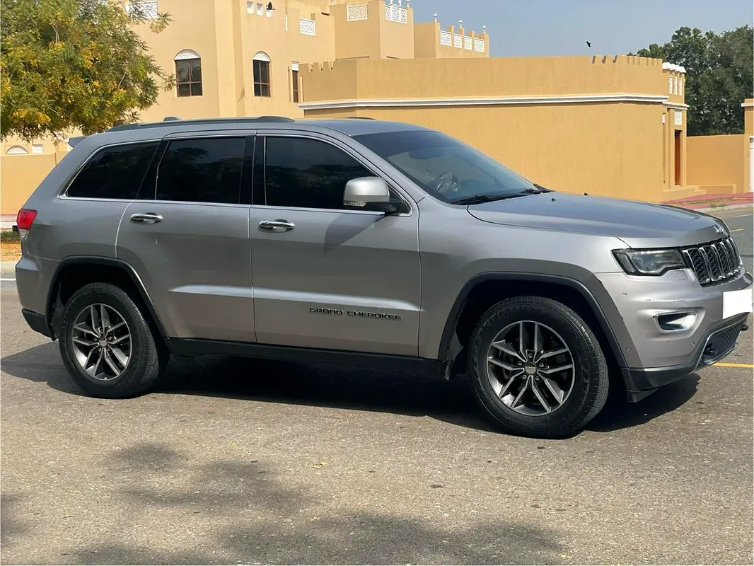 Jeep Grand Cherokee 2018 — photo 1 of 20