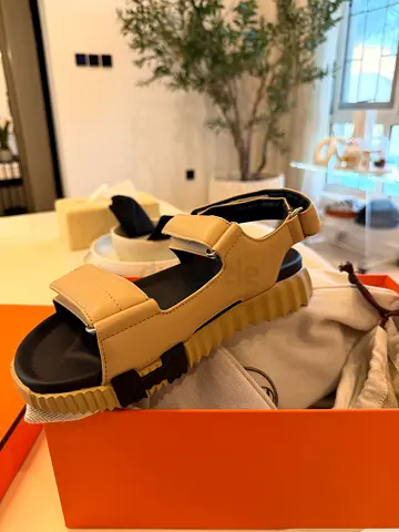 Hermes Sandal women’s sz 39 Below retail