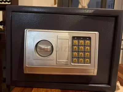 Small Electronic Home/Office Safe with Digital Keypad