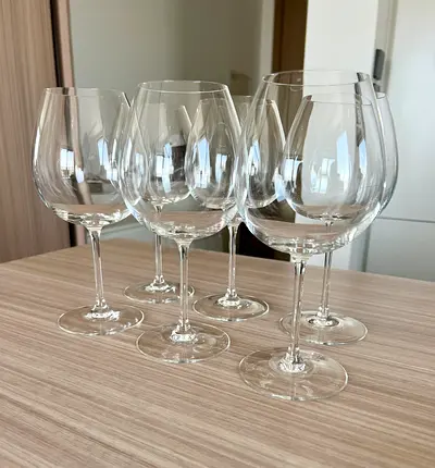 20 Elegant Crystal Glasses ( 6x Wine, 4x water, 6x Shots, 4x water )