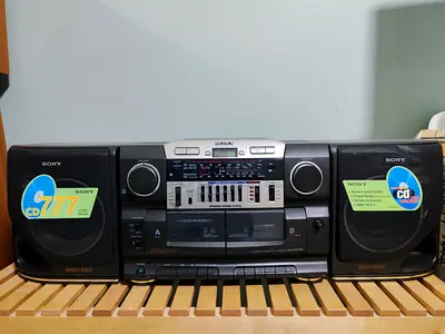 Boombox sony 220 V