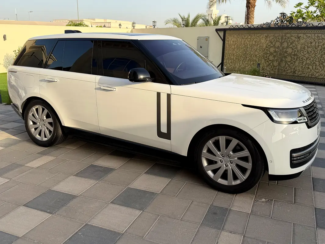Land Rover Range Rover 2023 — photo 1 of 5