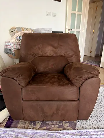 Comfortable Brown Recliner Sofa Set in Good Condition One Recliner 3 seats 2 seats price negotiable
