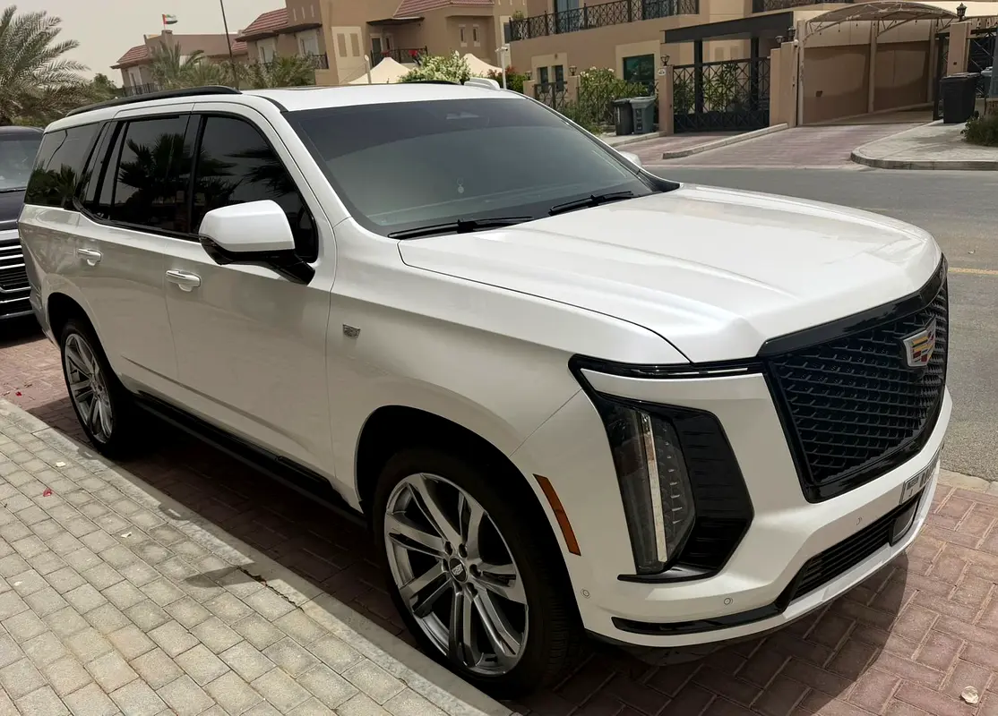 Cadillac Escalade 2025 — photo 1 of 10