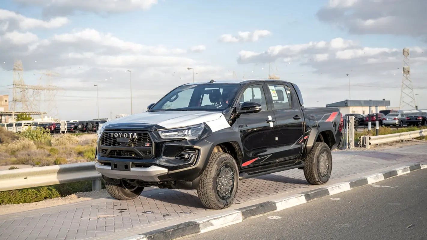 Toyota Hilux 2026 — photo 1 of 20
