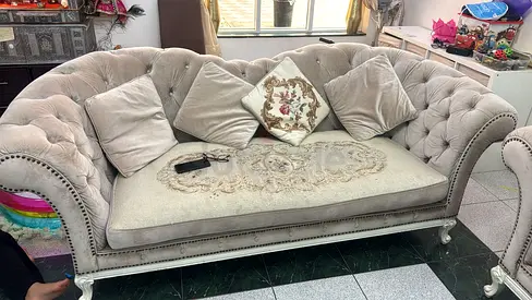 Beige Velvet 3-Seater Chesterfield Sofa with Tufted Back