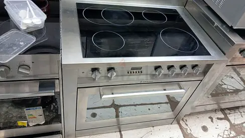 Ariston 5 hubs ceramic electric cooker same like new conditon for sale 1000